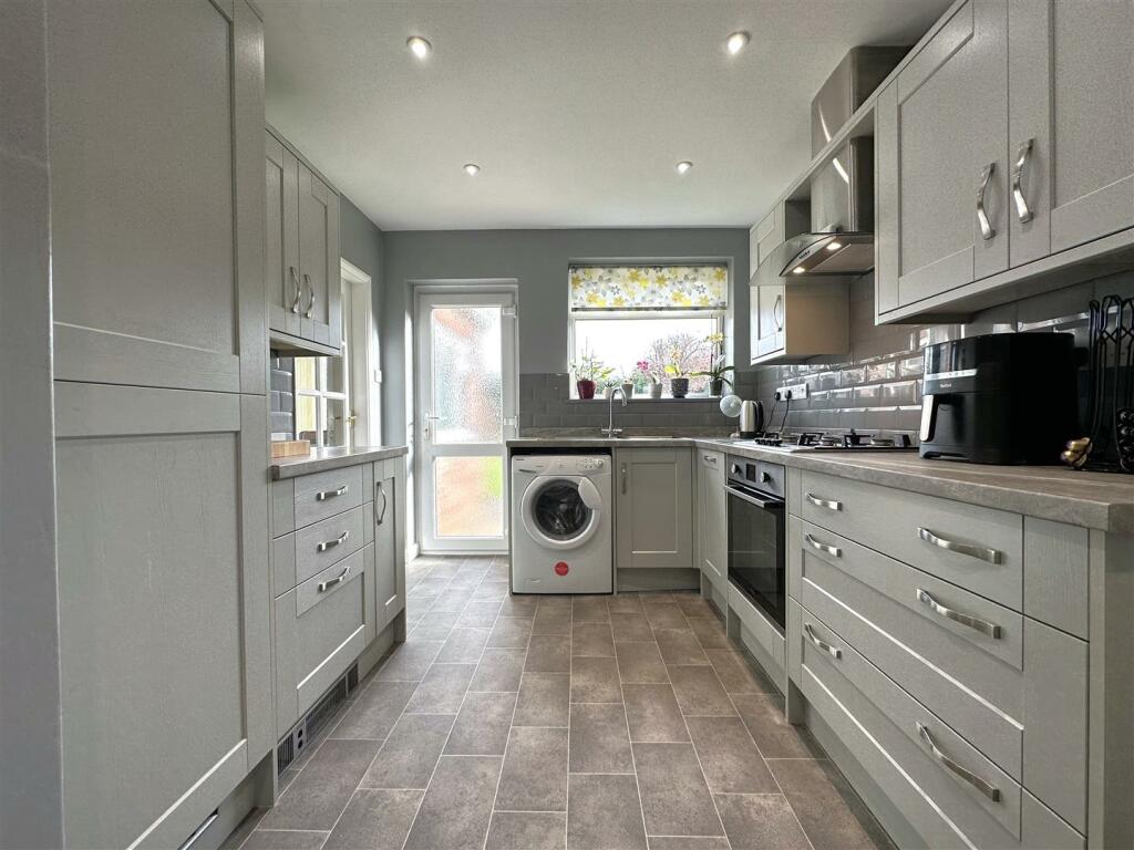 Modern Fitted Kitchen 031