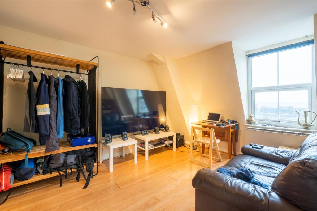 Flat 8.jpg