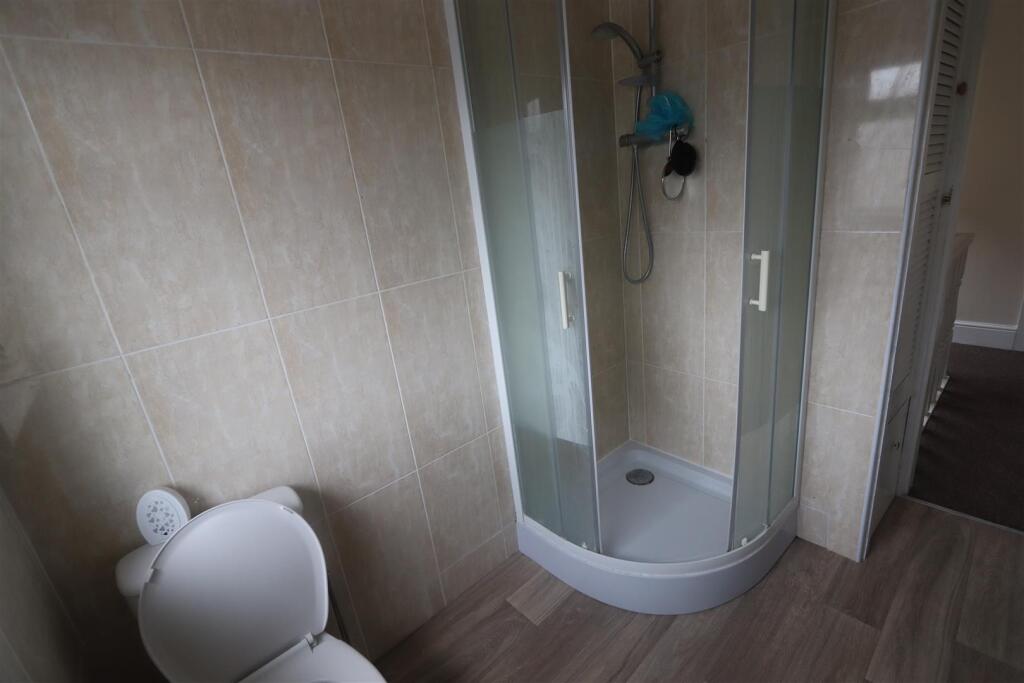 Bathroom (2).JPG