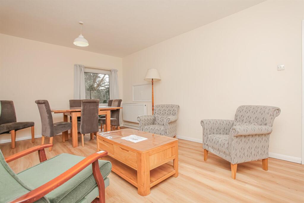 Living Room Part 2.jpg