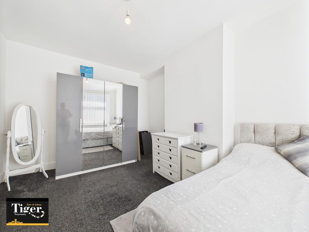 CAM02176G0-PR0583...