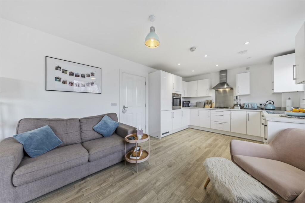 Flat14,327BarrosaWayWeb11.jpg