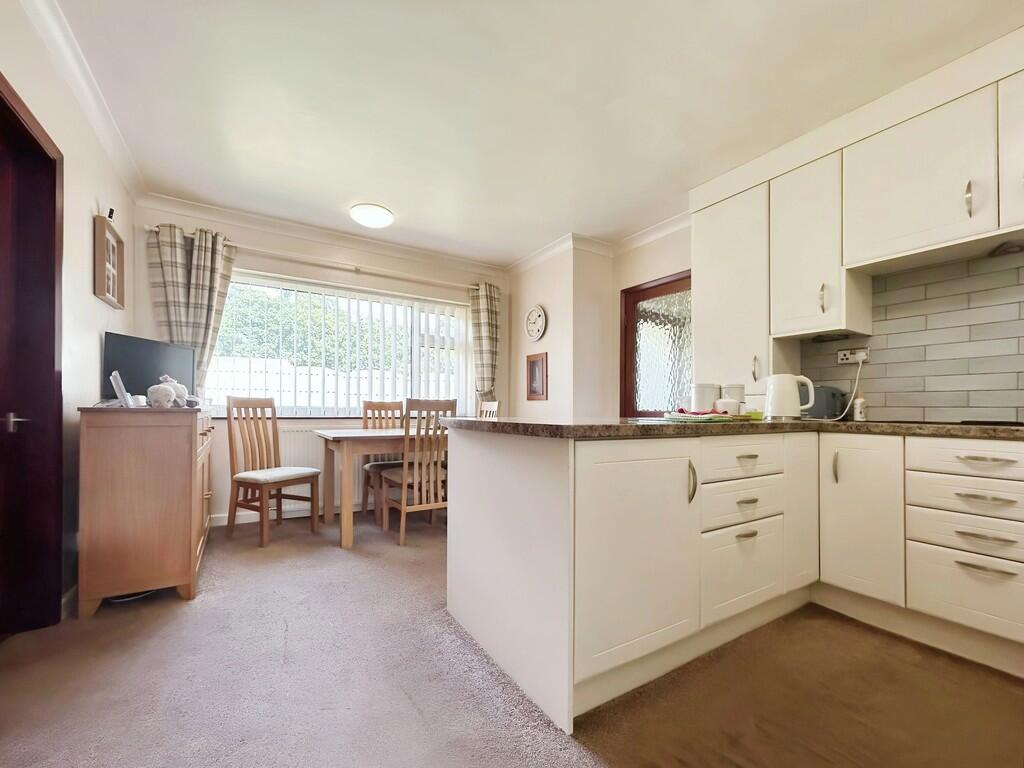 8ec12c06-WhatsApp...