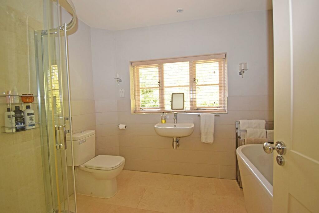 Ridgeway, bathroom a.jpg