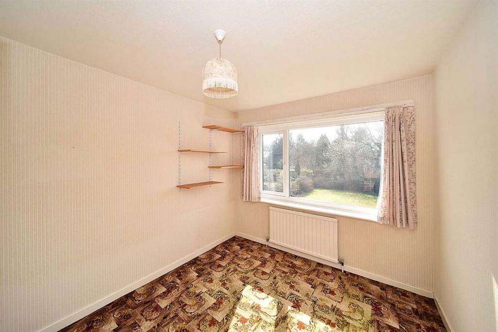 38 Gorsebank bed2.jpg