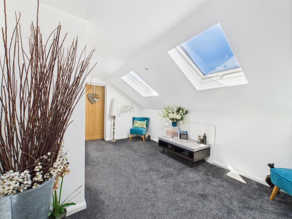 CAM03729G0-PR0042-STILL043