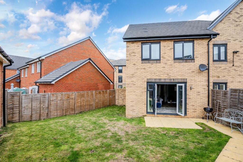 MEDORA CLOSE (1).jpg