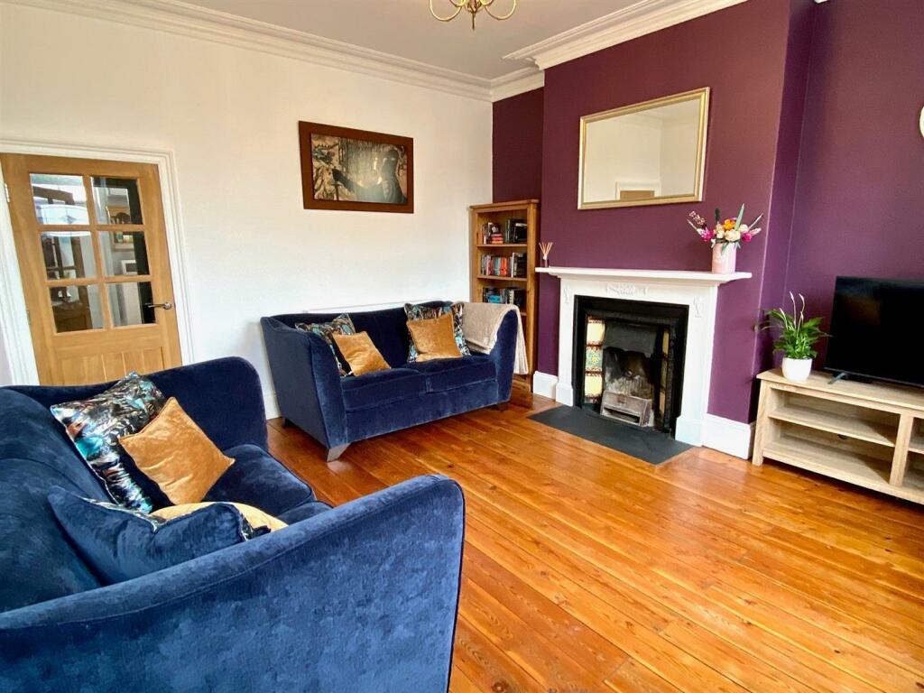 bracken hill 6 lounge 2.jpg