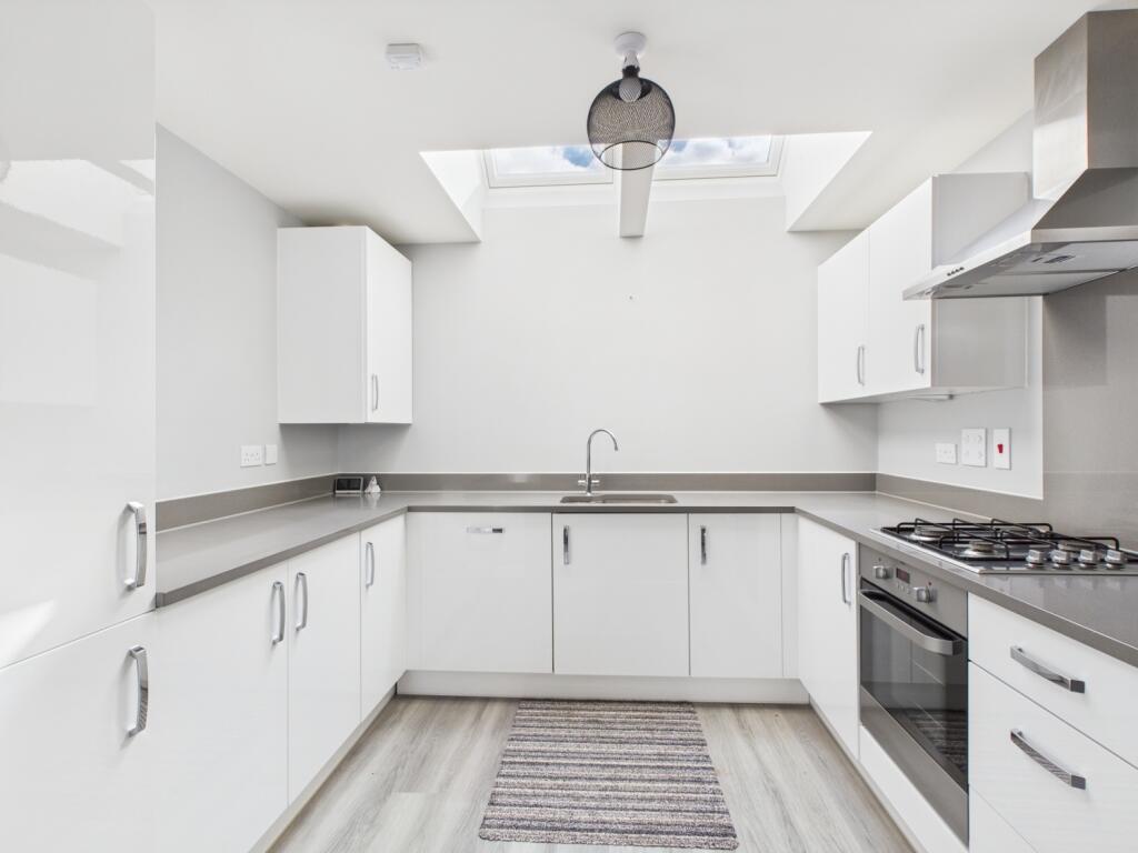 CAM02313G0-PR0071-STILL006