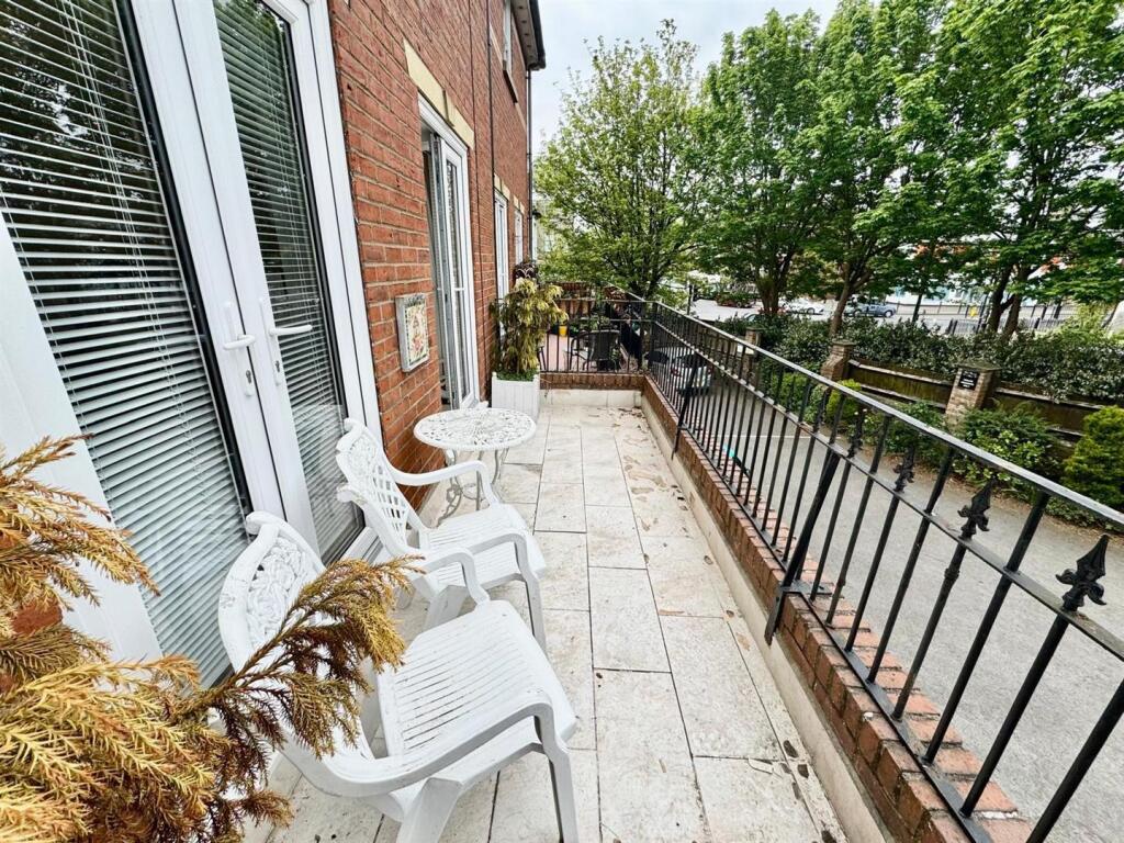 balcony.jpg