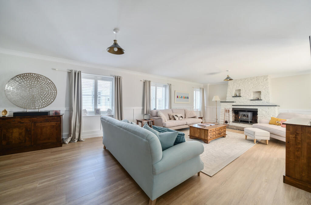 1303898-17-685295...