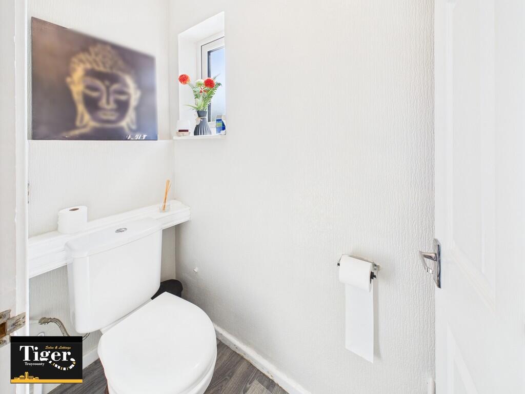 CAM02176G0-PR0633...