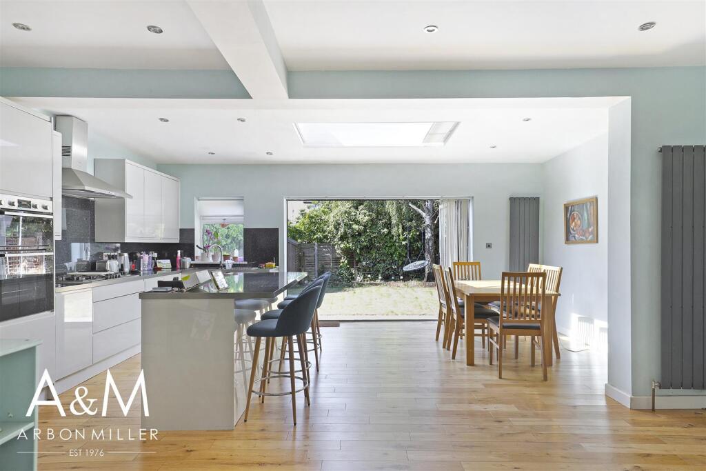 OPEN PLAN KITCHEN/DINER