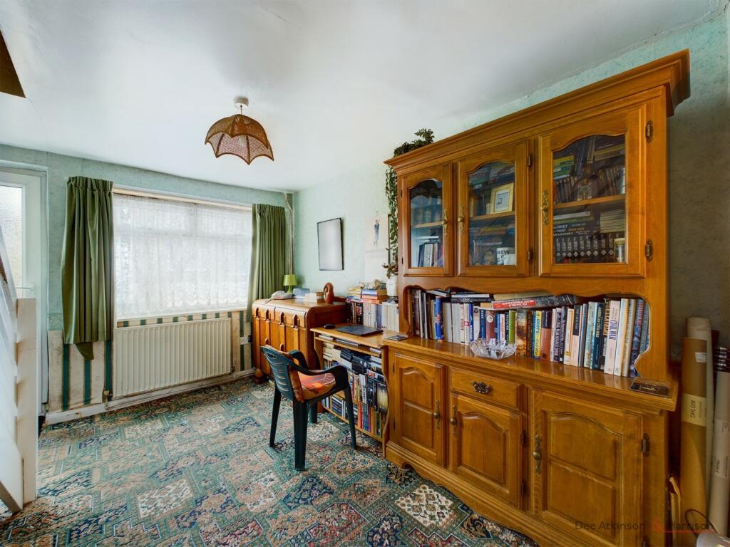 Lounge/Dining Area