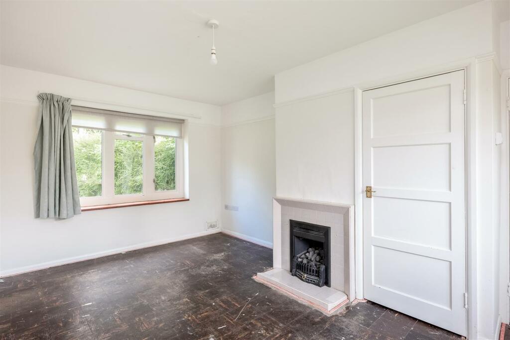 40 Hughes Close-3.jpg