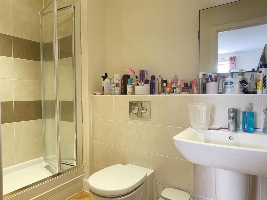 En Suite 1.JPG