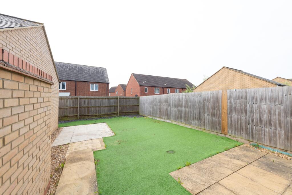 140 Sellkirk Drive garden