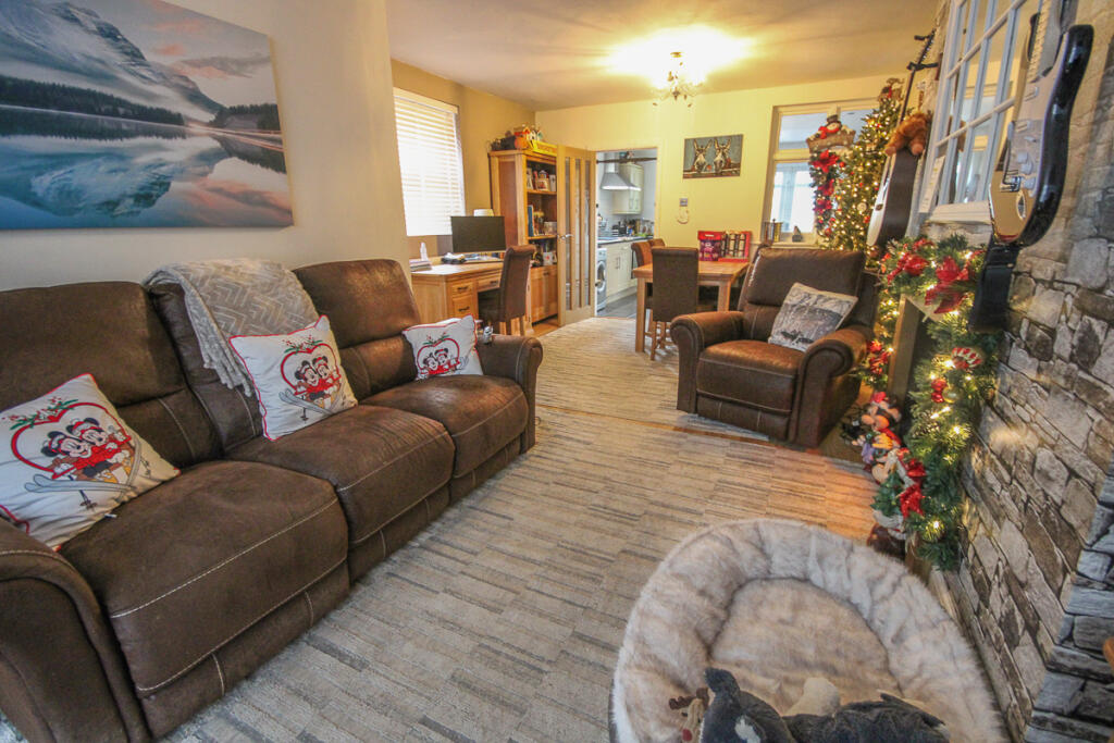 Through Lounge Diner