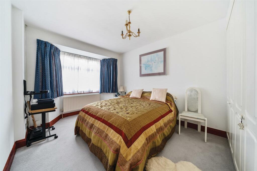 Bedroom 1.jpg