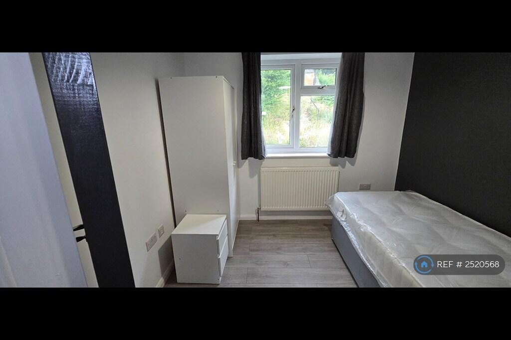 Single Room Bedroom 3