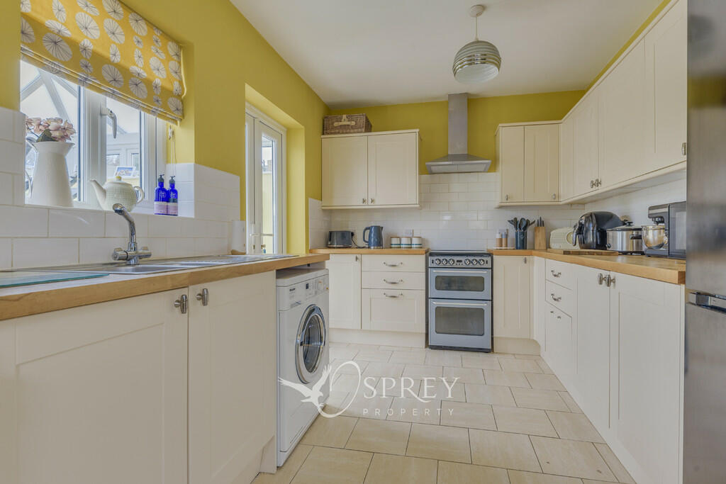 Kitchen/Breakfast...