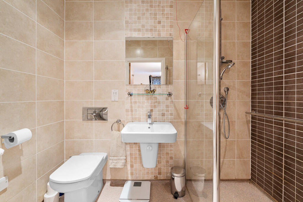 Apartment 22, Bou...