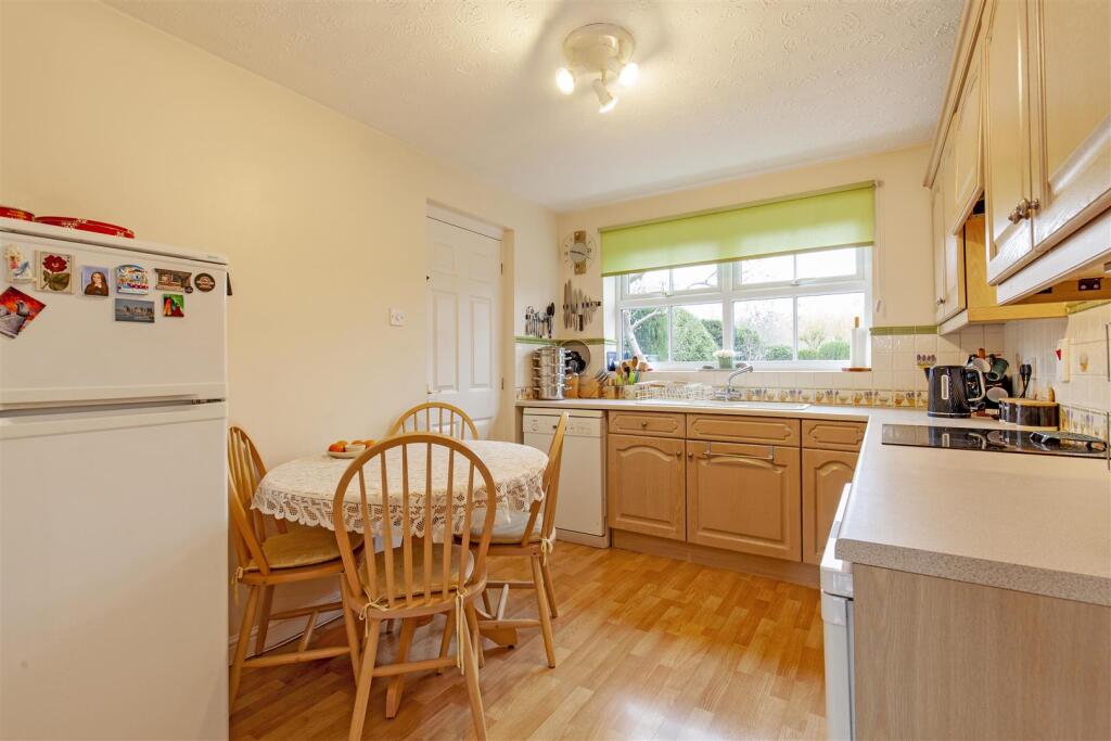 Kitchen/ Breakfast Room