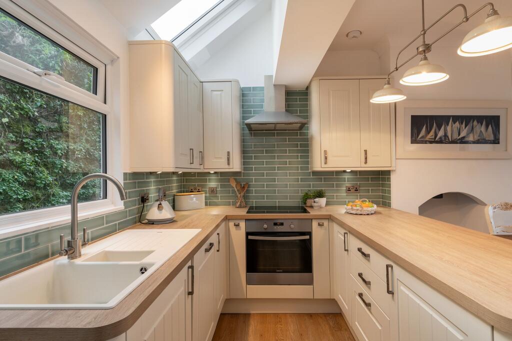 11 Spittis Park, Kingswear_Kitchen