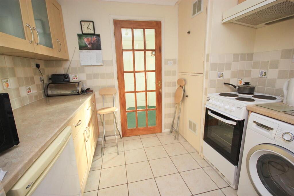 kitchen 2.JPG