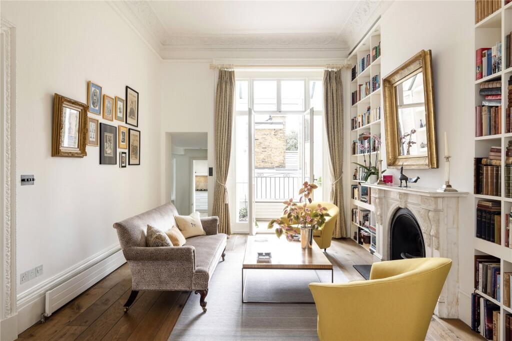 Sitting/Dining Room
