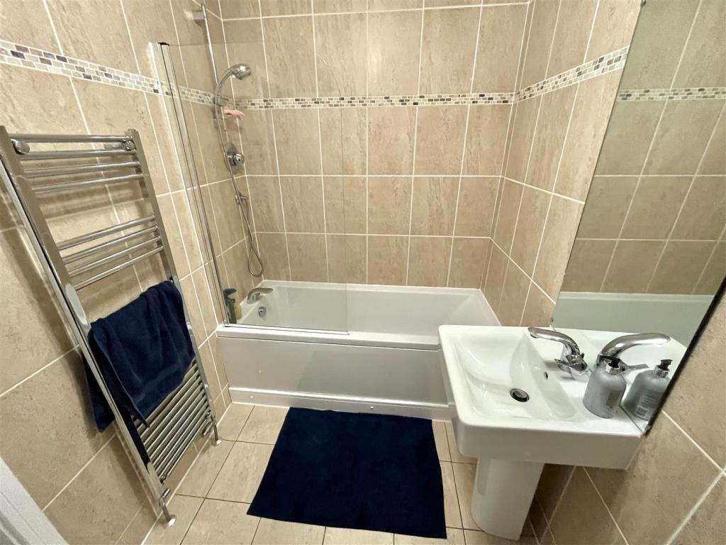 Bathroom Aspect 2.jpg