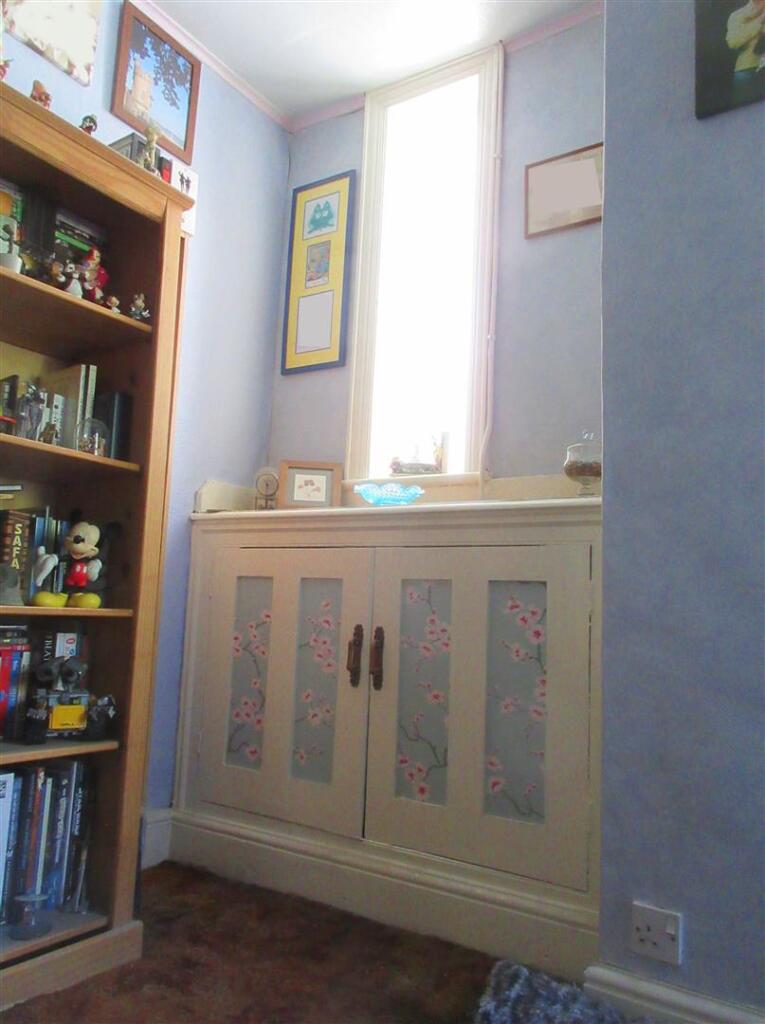 7 Hartshorne Rd Living Room 3.jpg