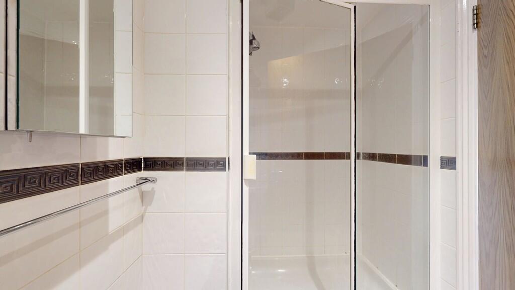 En-suite - Angle ...