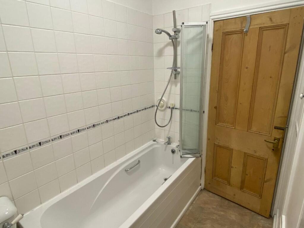 Bathroom 1.jpg