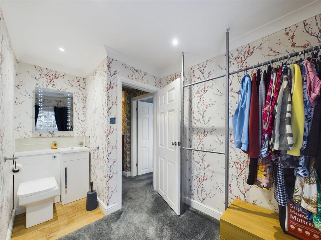 Dressing Room / En-Suite WC