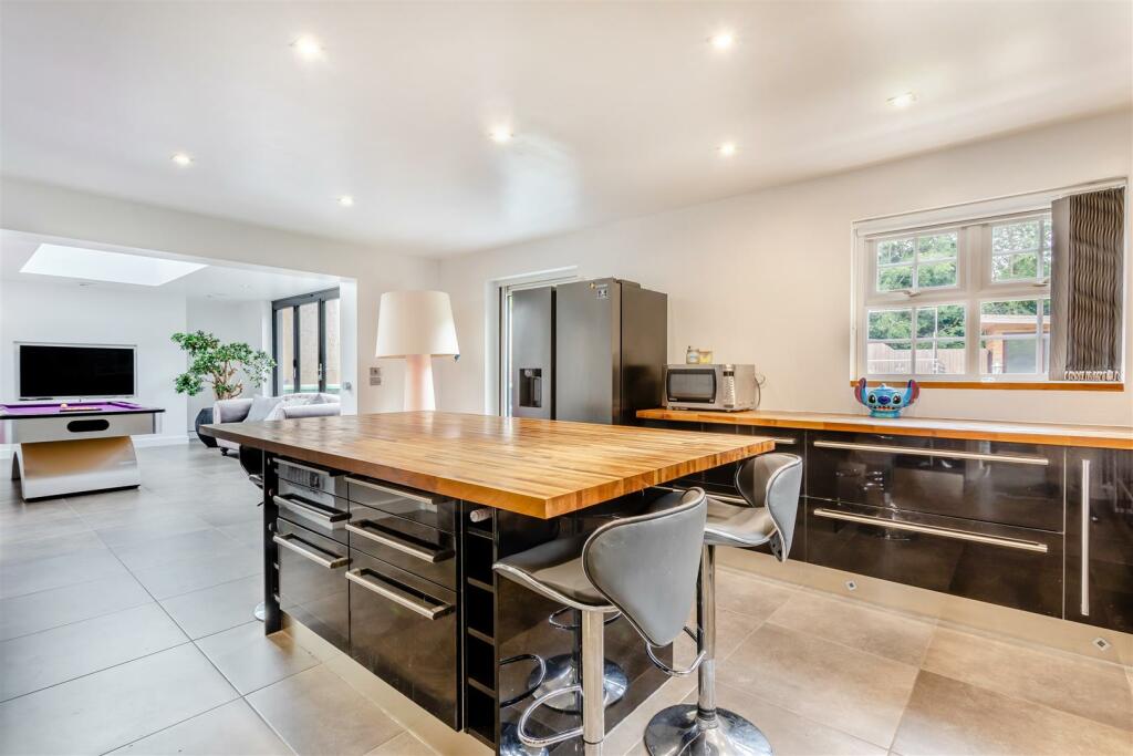 8614848-interior09.jpg