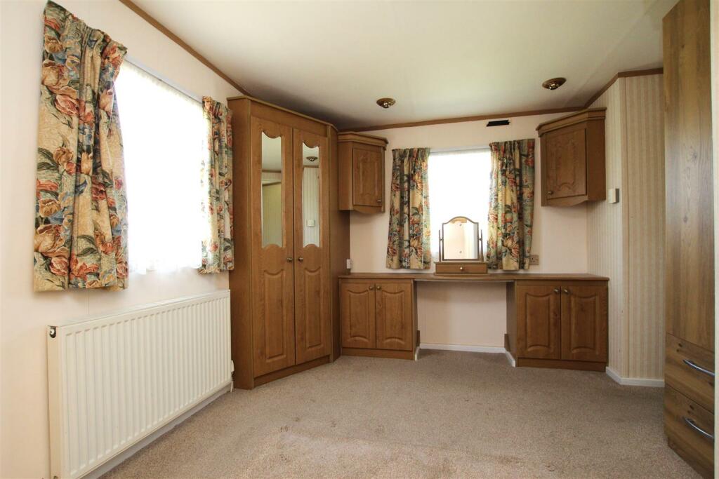 Caravan Bedroom - Copy.JPG