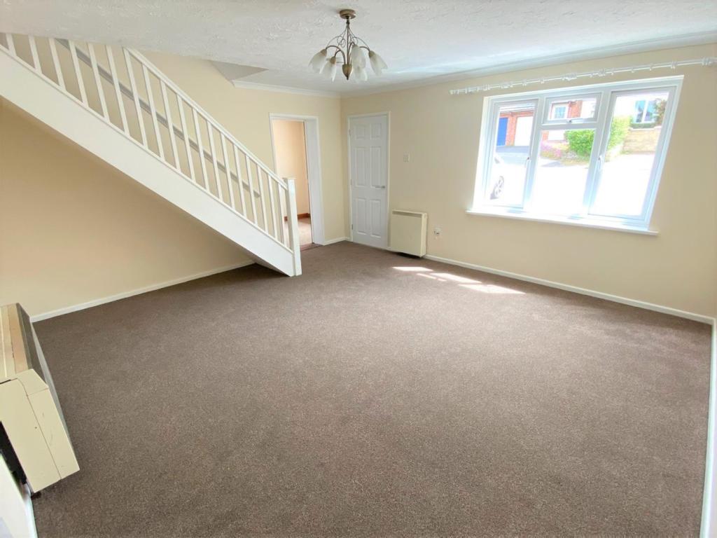 130 Kingsley Court Lounge