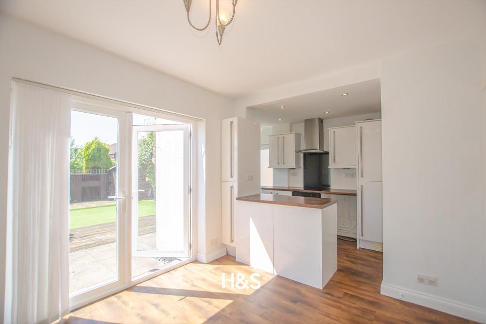 29 Hurdis Road - Kitchen...jpg