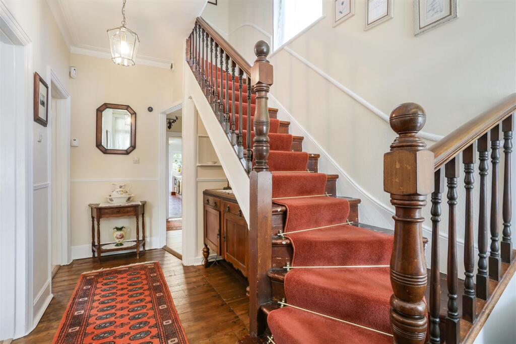 561052892 - 62 Carshalton Park Road, SM5 11.jpg