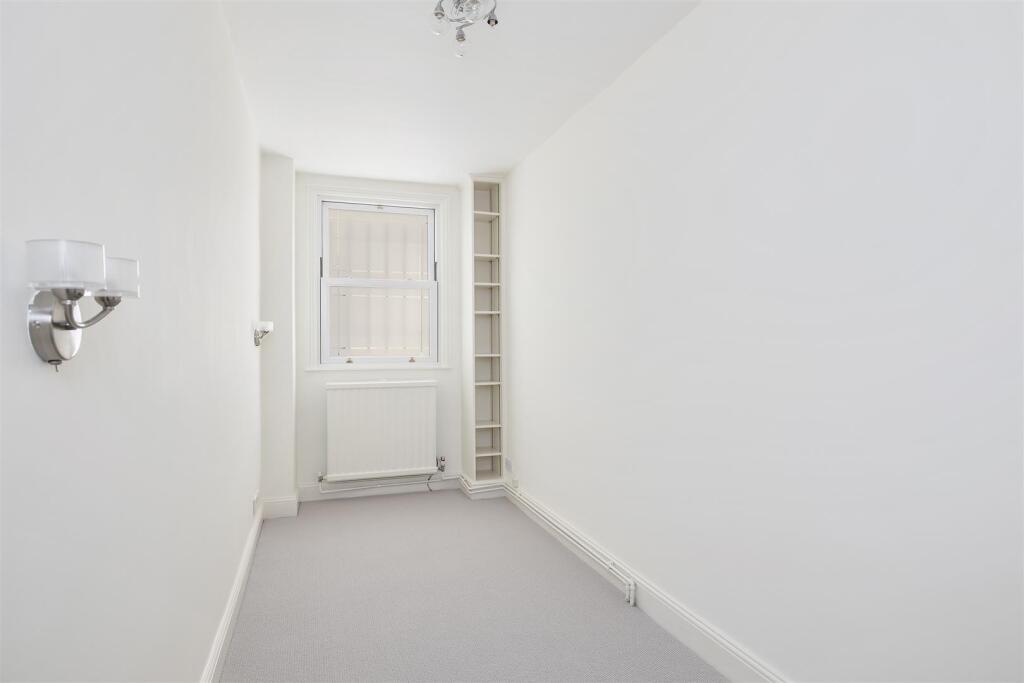 Agent &amp; Homes-29 Marloes Road-17_Lo.jpg