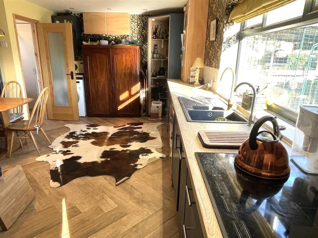 Kitchen alt angle.JPG