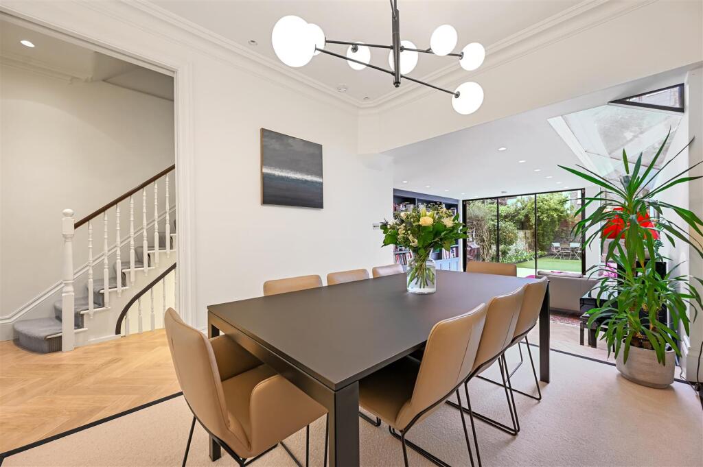 FB - 40 Batoum Gardens - DinerA1 (1).JPG