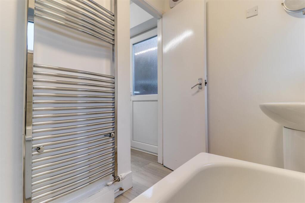 22. Bathroom.jpg
