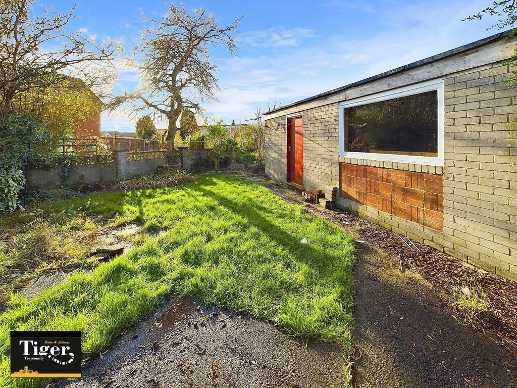 CAM02176G0-PR0415...