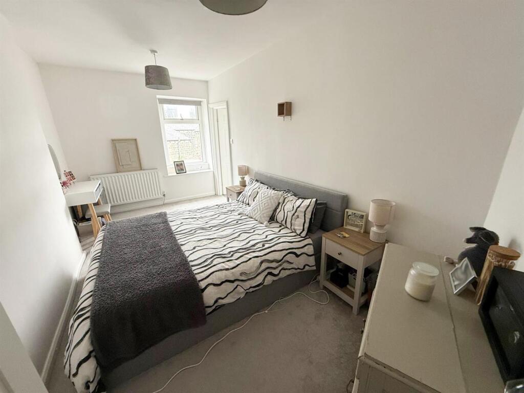 Two bedroom end terrace in Steeton (10).jpg