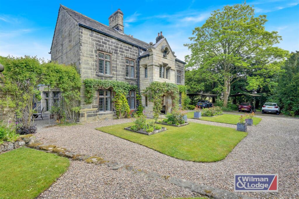 Four Double Bed Character Property in Steeton (9).