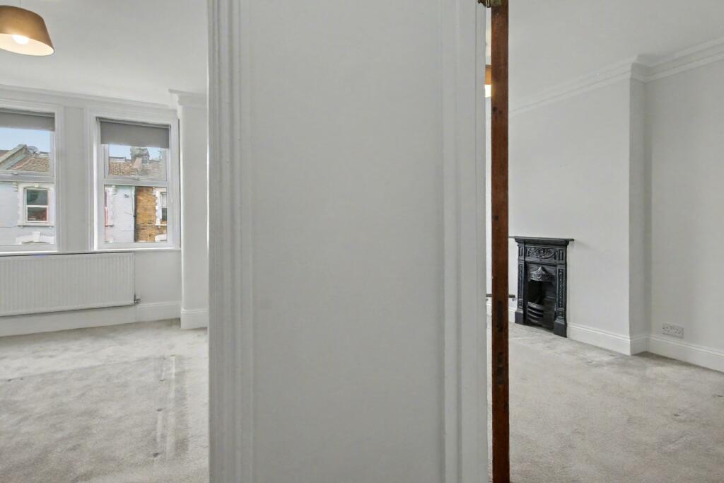 10.HALLWAY.jpg
