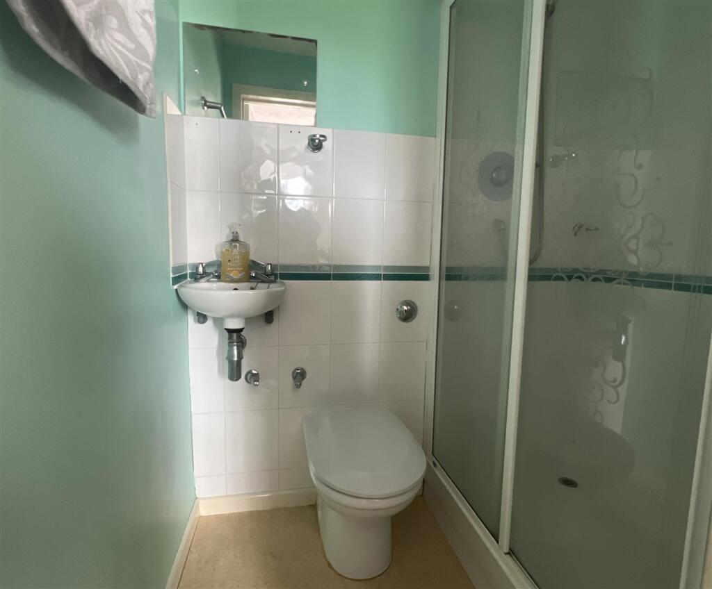 Bedroom 1 (en suite)