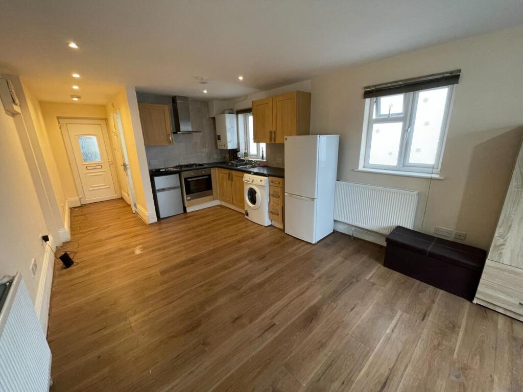 158b St Albans Road - image 1.jpeg